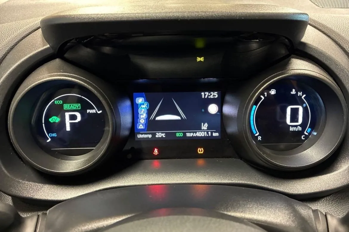 Vehicle image 15