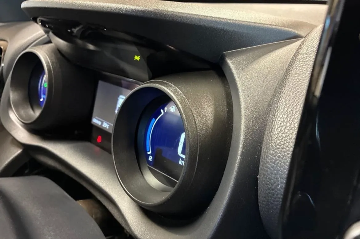 Vehicle image 25
