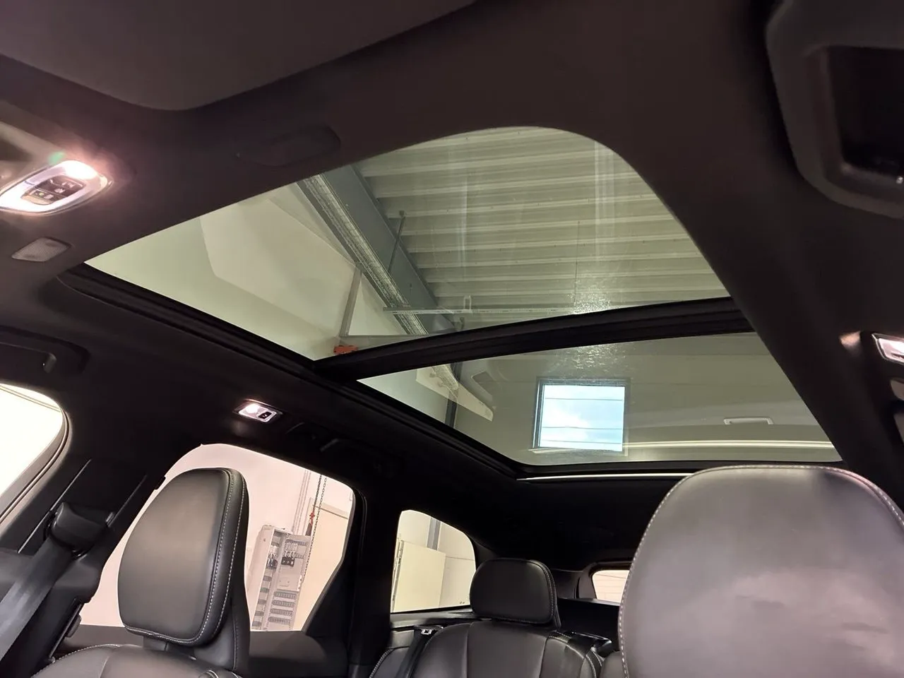 Vehicle image 18