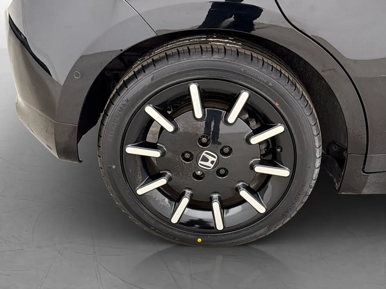 Vehicle image 35