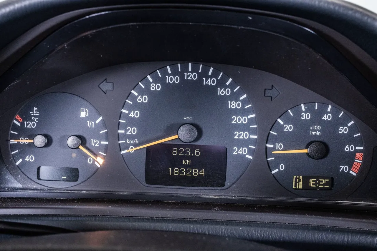 Vehicle image 20