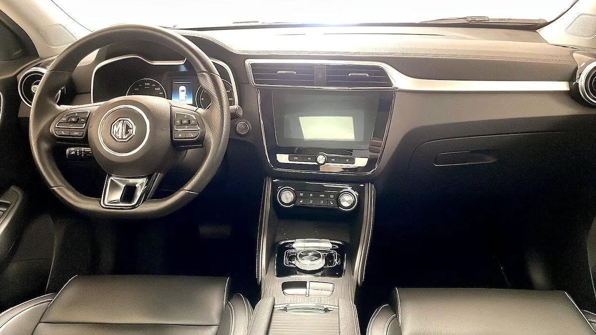 Vehicle image 3