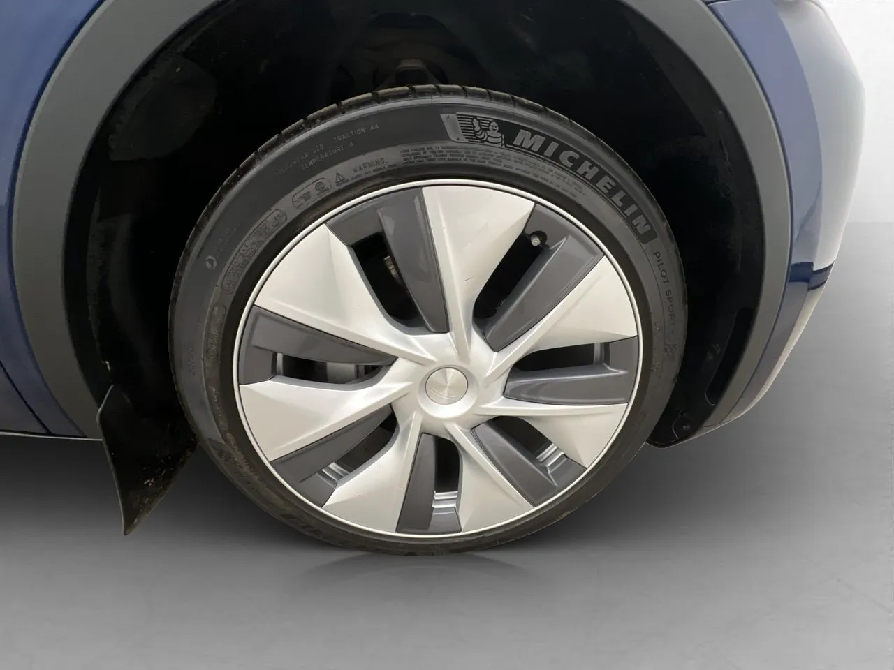 Vehicle image 33