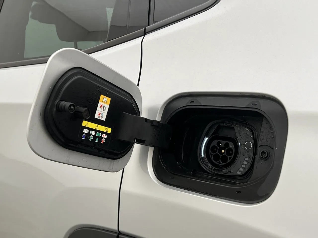 Vehicle image 28