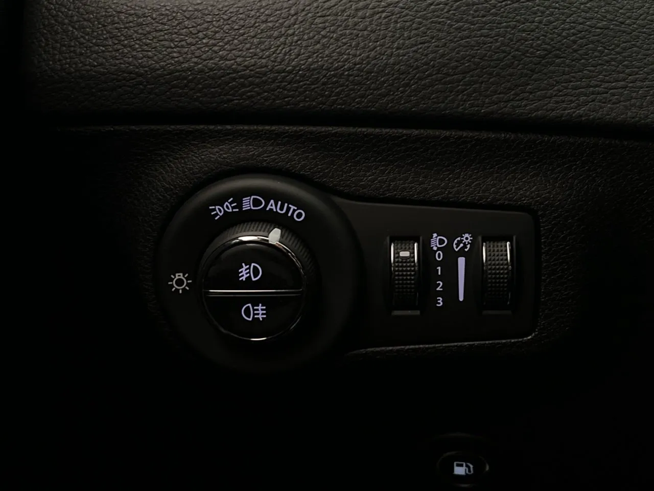 Vehicle image 26