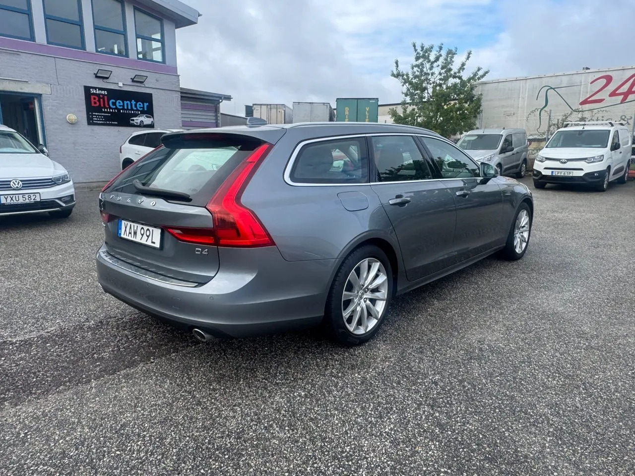 Vehicle image 6