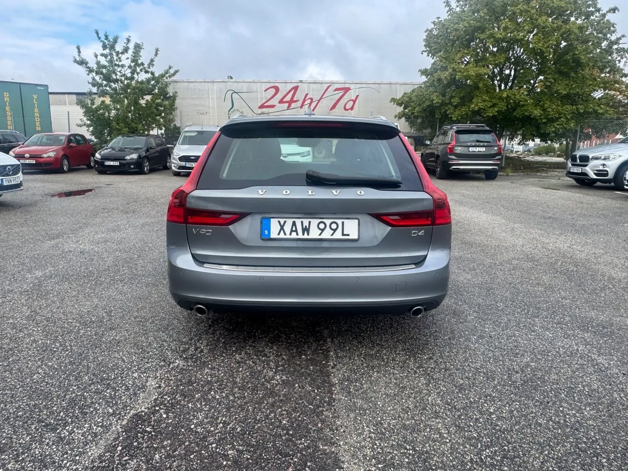Vehicle image 7