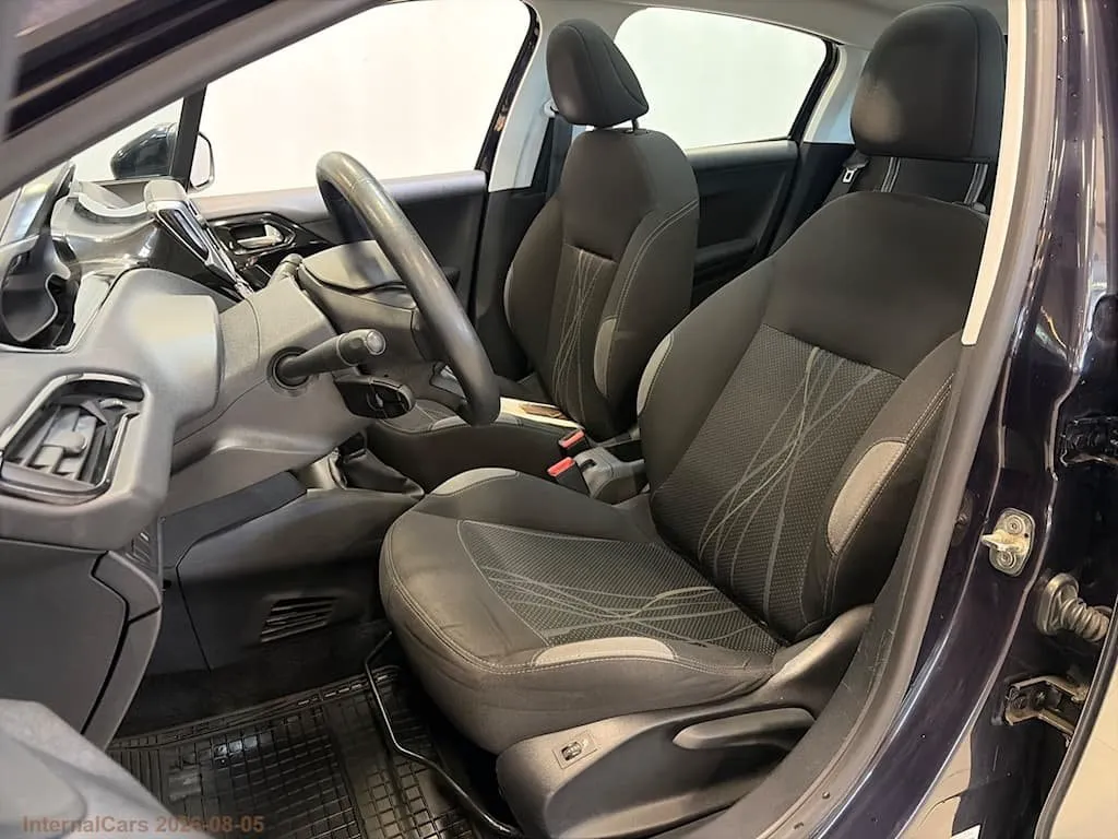 Vehicle image 6