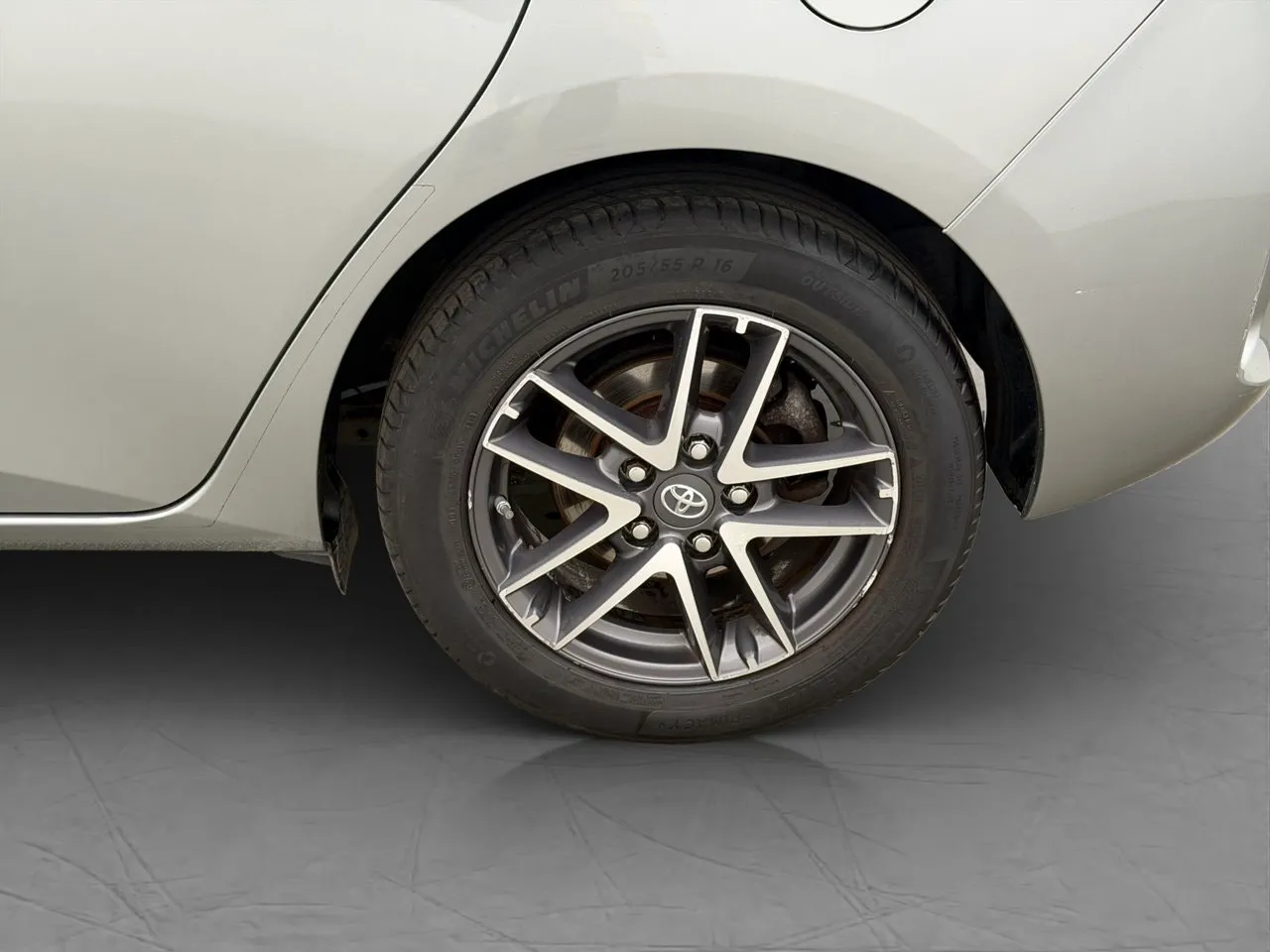 Vehicle image 25