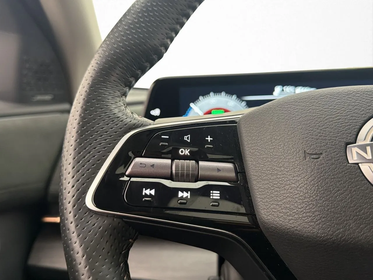 Vehicle image 32