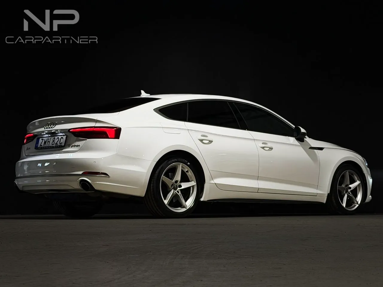 Vehicle image 5