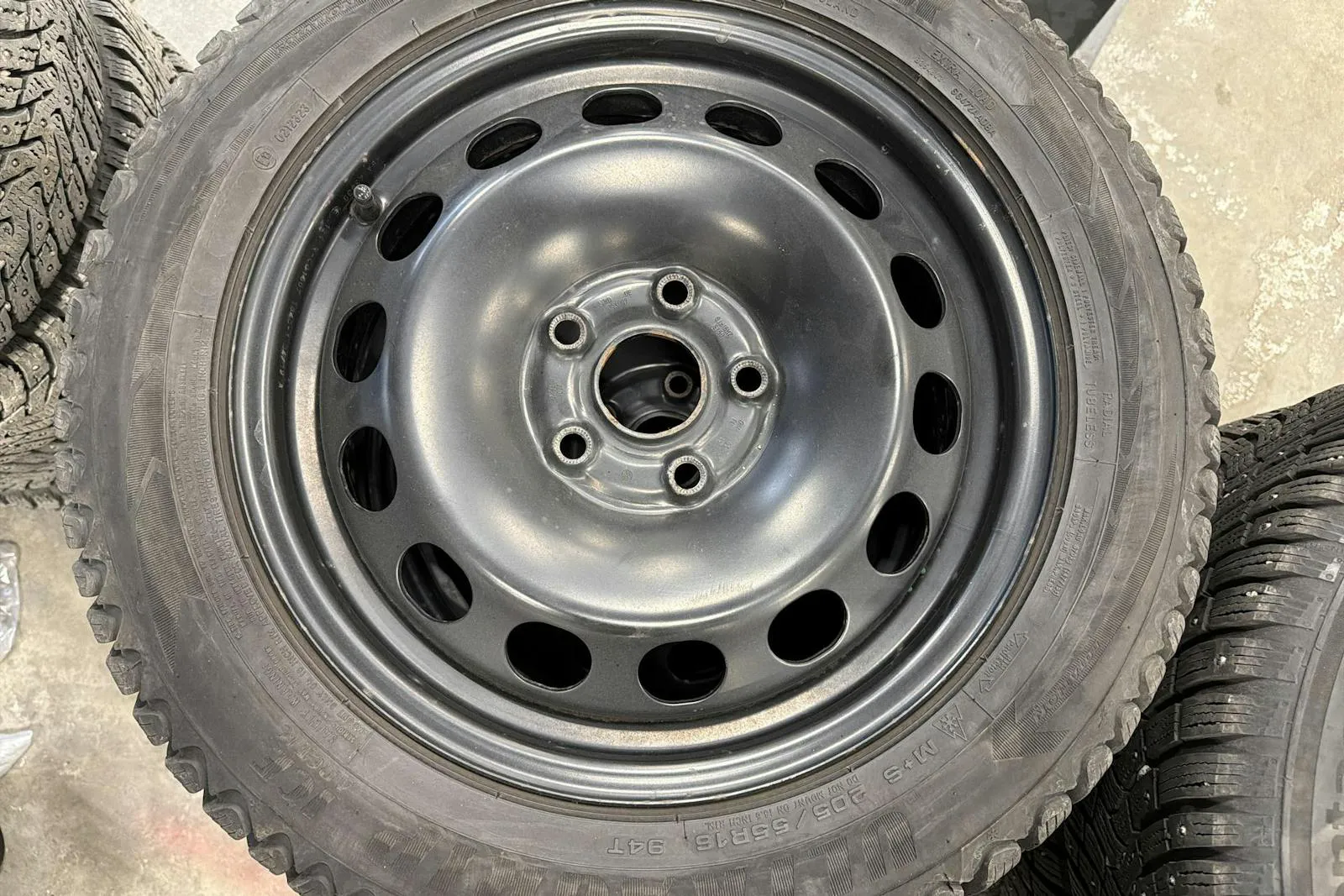 Vehicle image 10