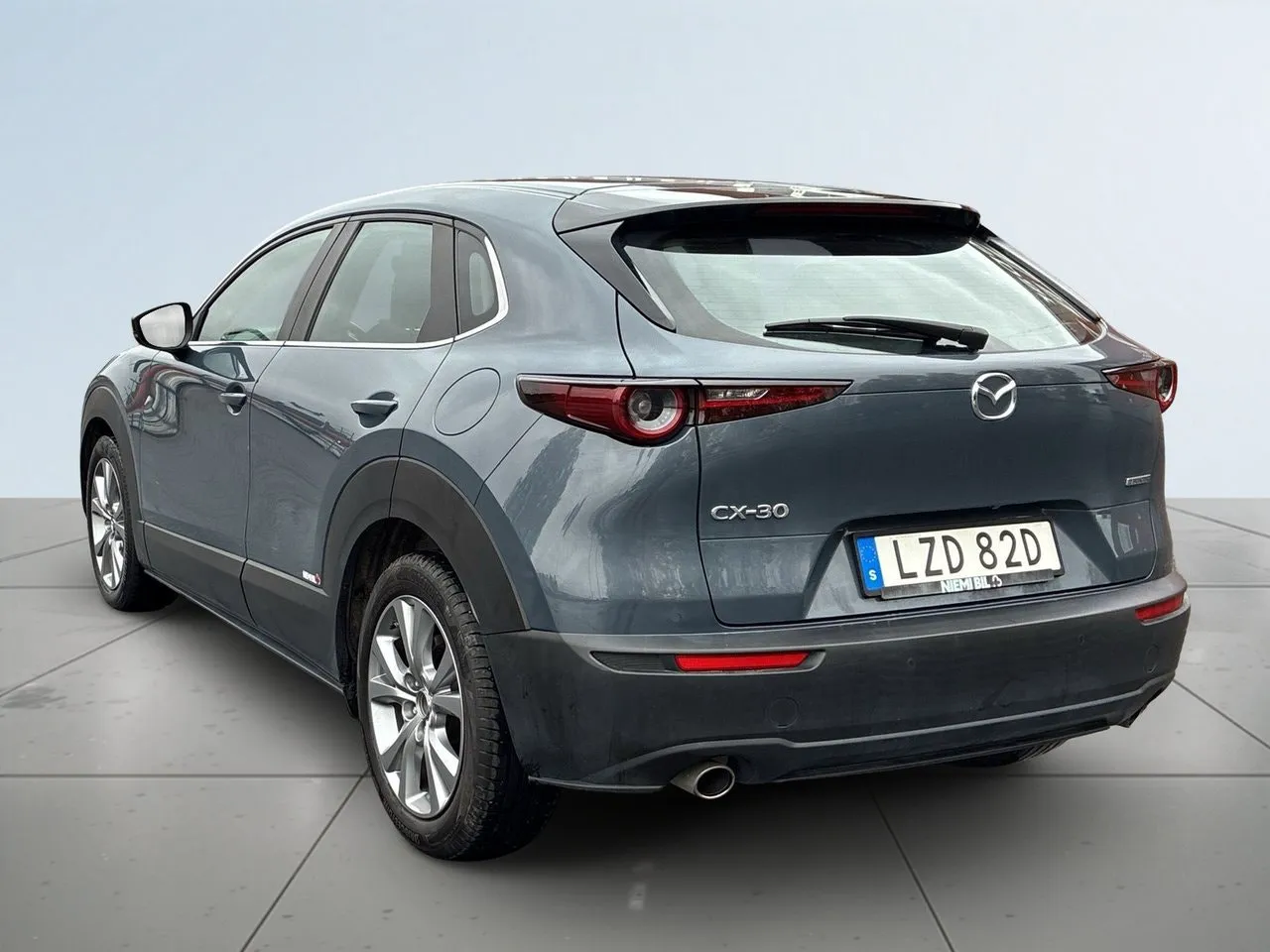 Vehicle image 4