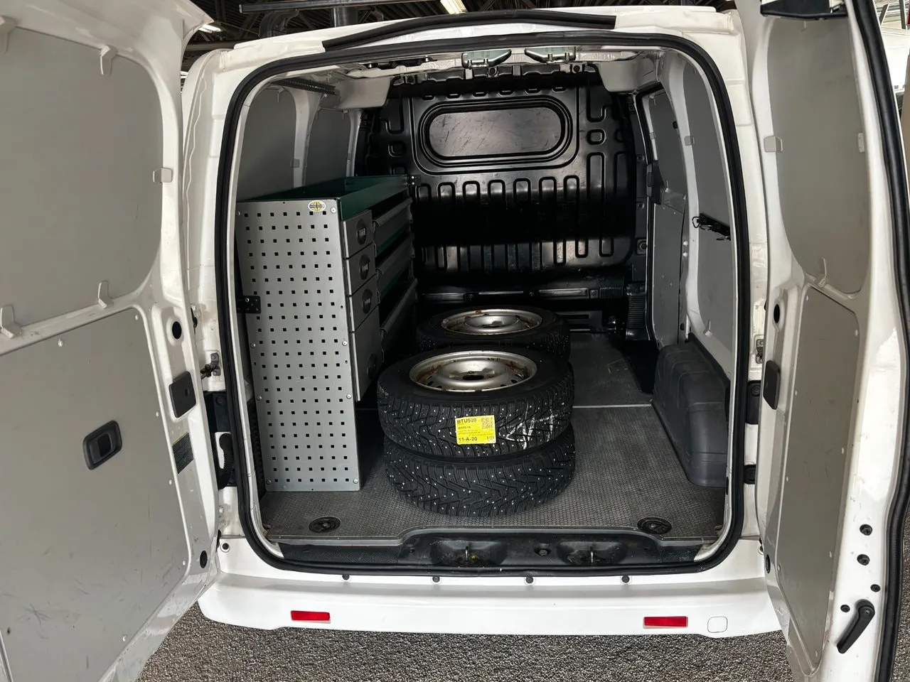 Vehicle image 6