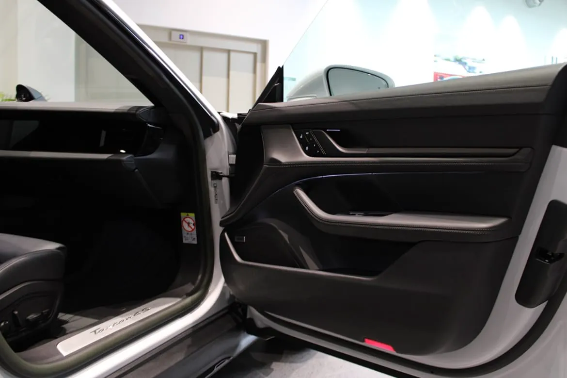 Vehicle image 20