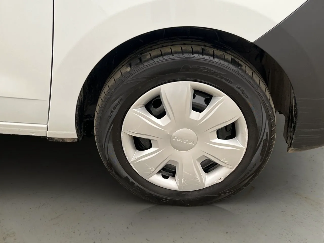 Vehicle image 24