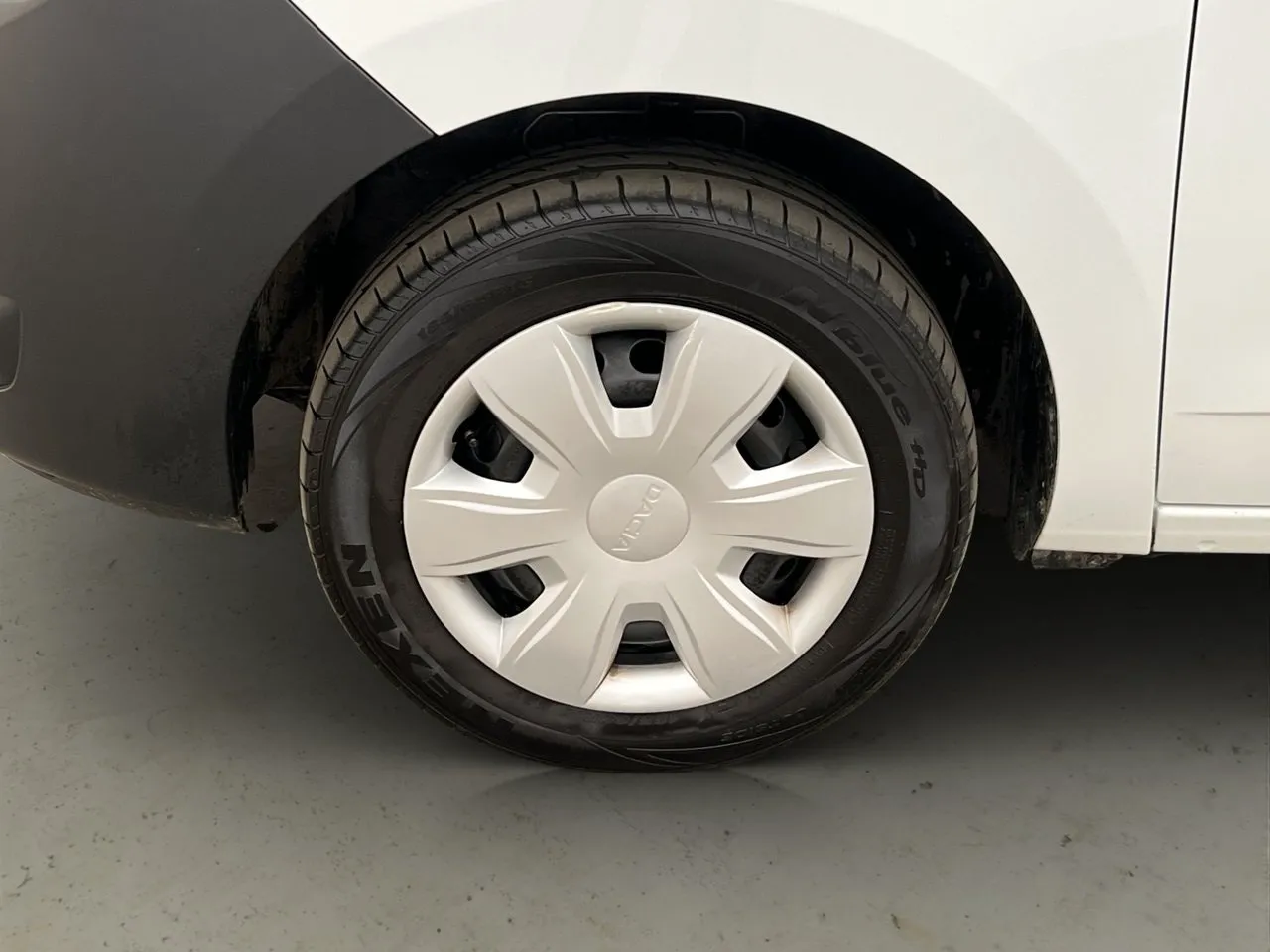 Vehicle image 21