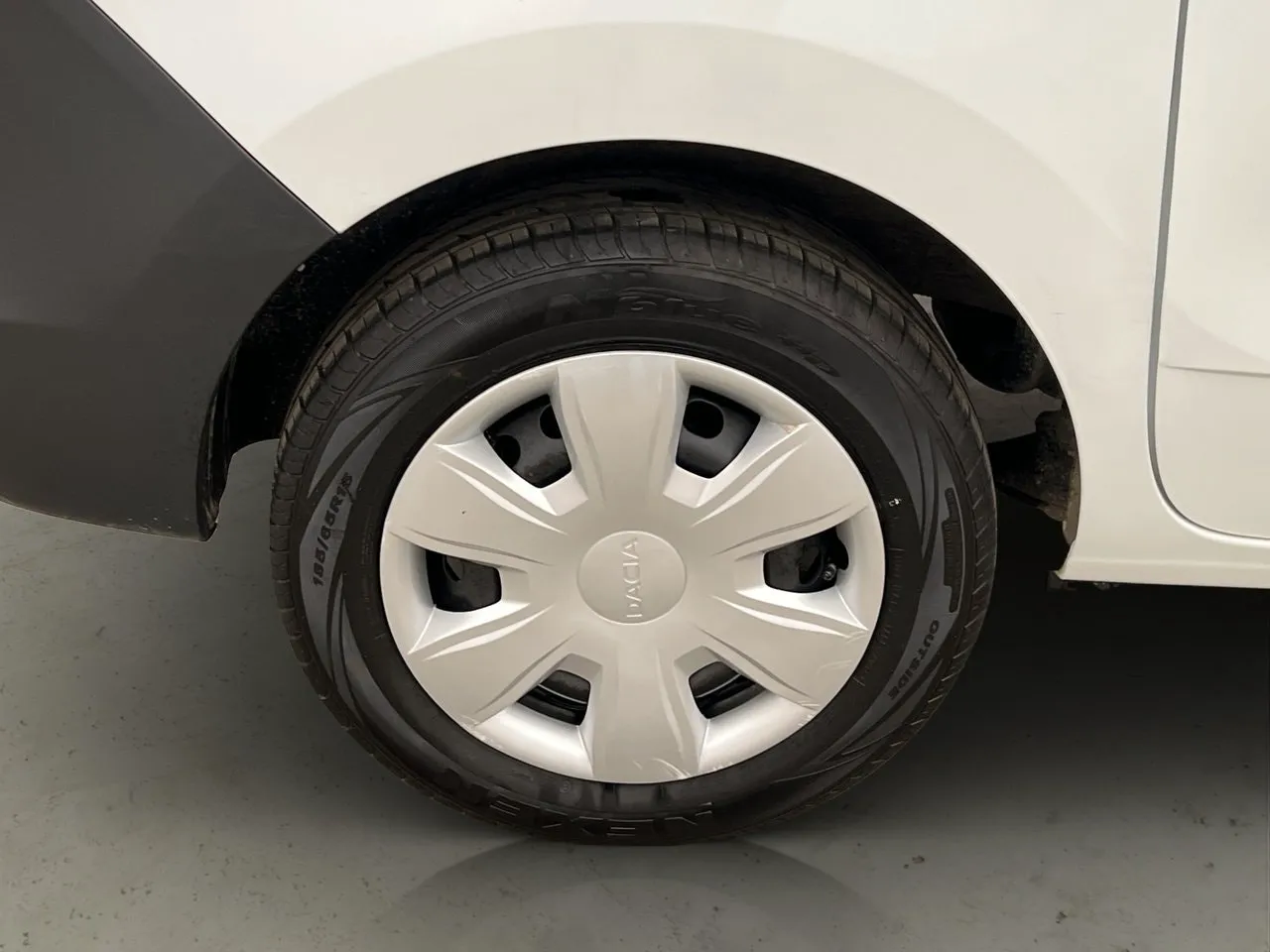 Vehicle image 23