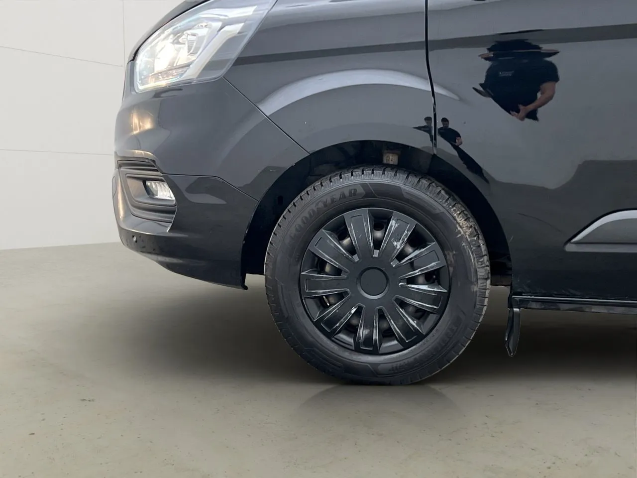 Vehicle image 28