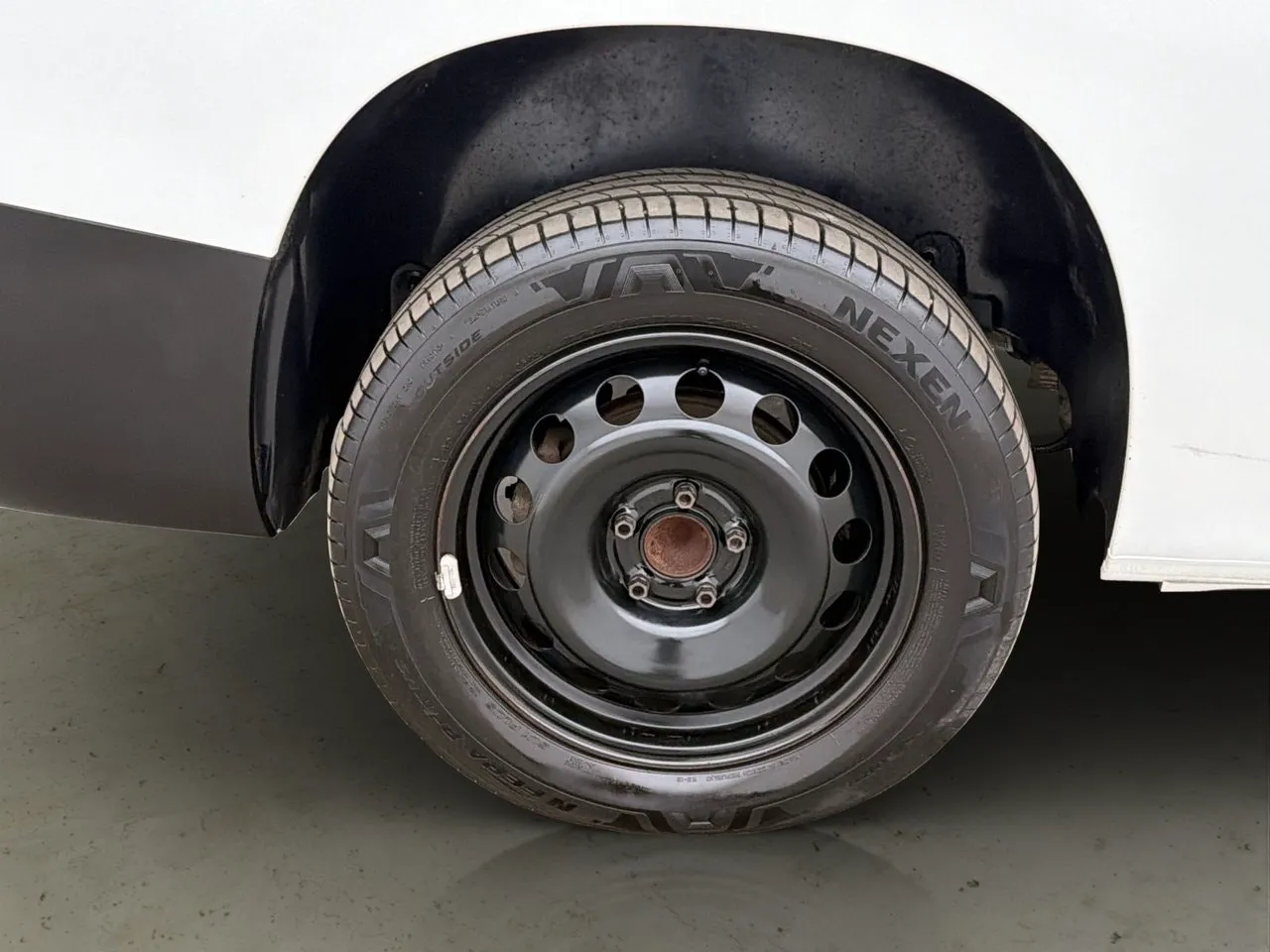 Vehicle image 30