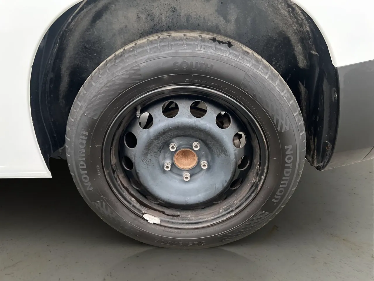 Vehicle image 25