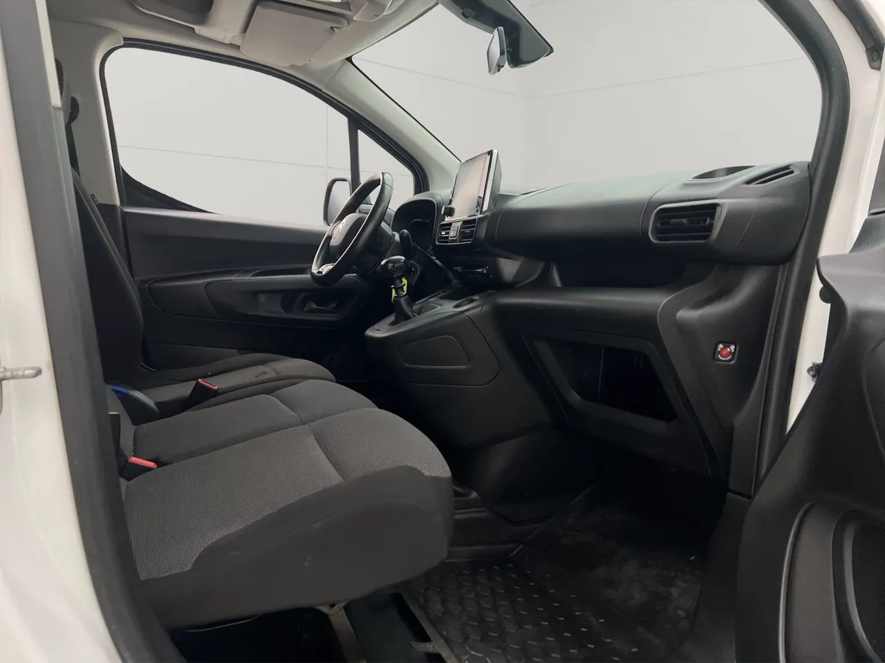 Vehicle image 23
