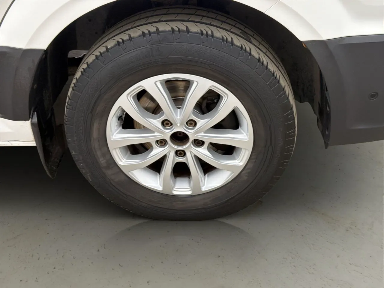 Vehicle image 32