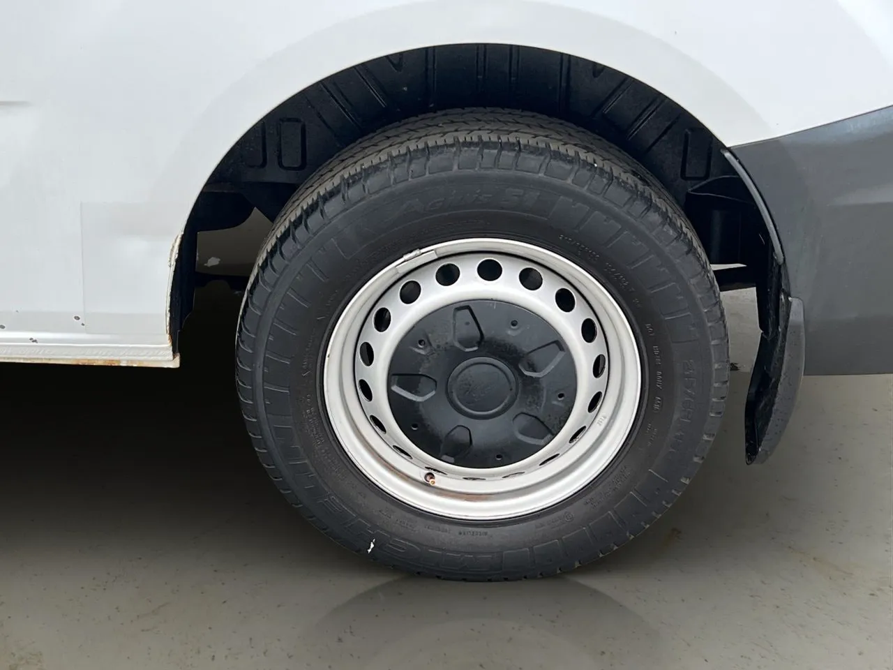 Vehicle image 25