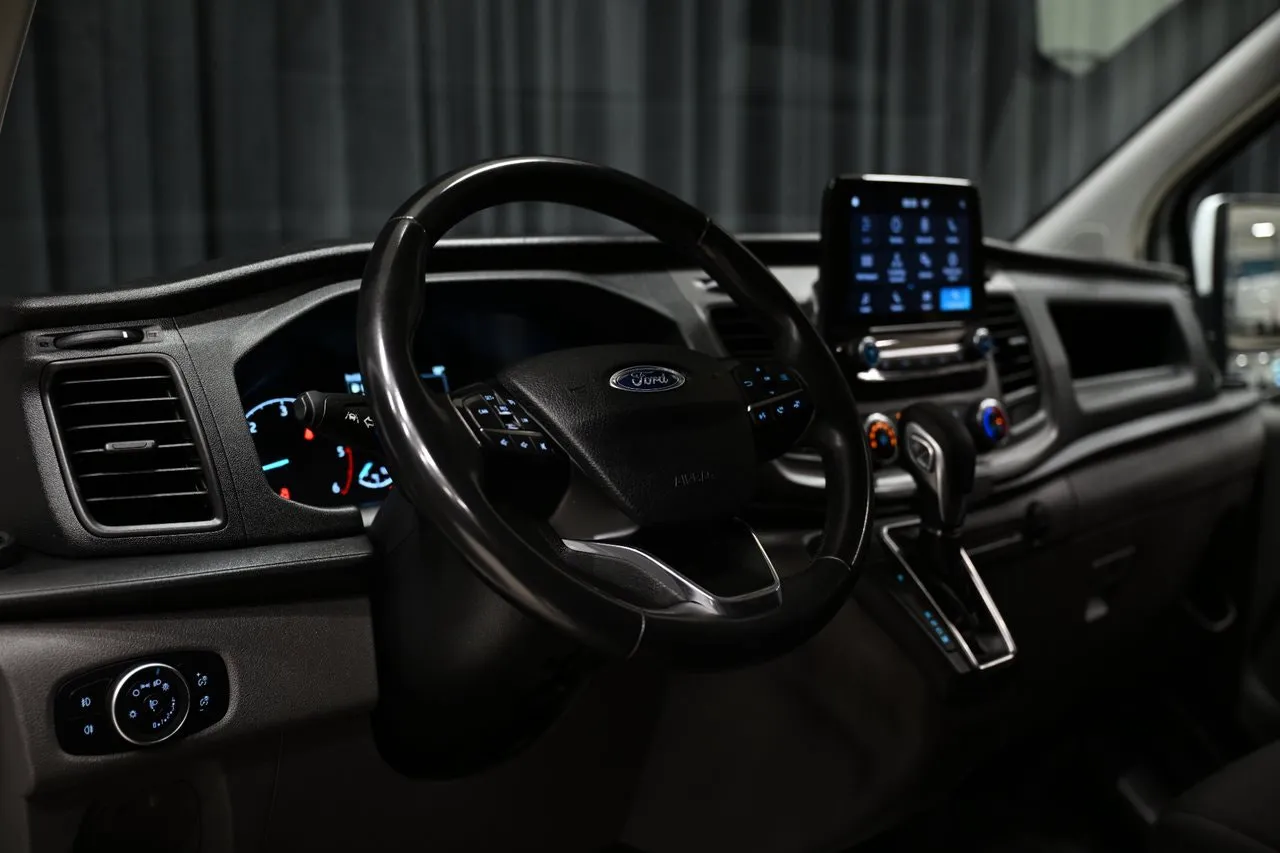 Vehicle image 18