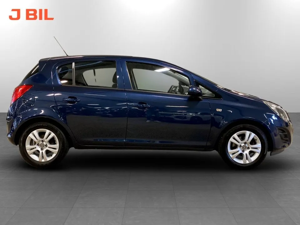 Vehicle image 12