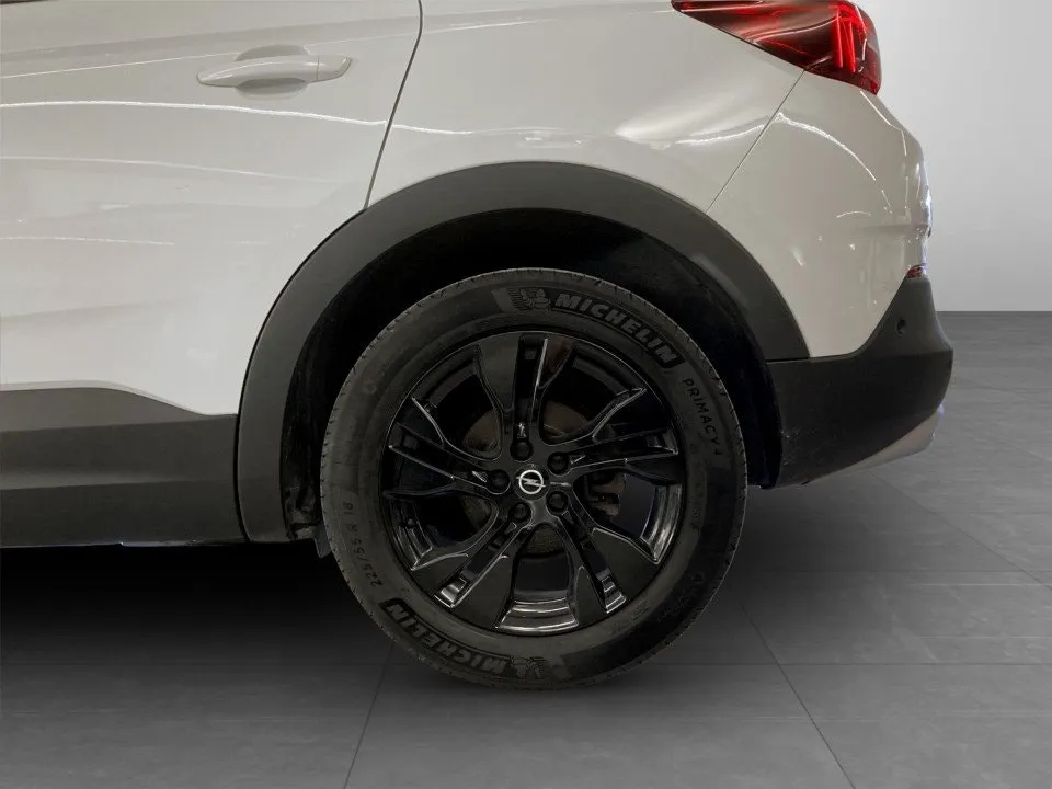 Vehicle image 18