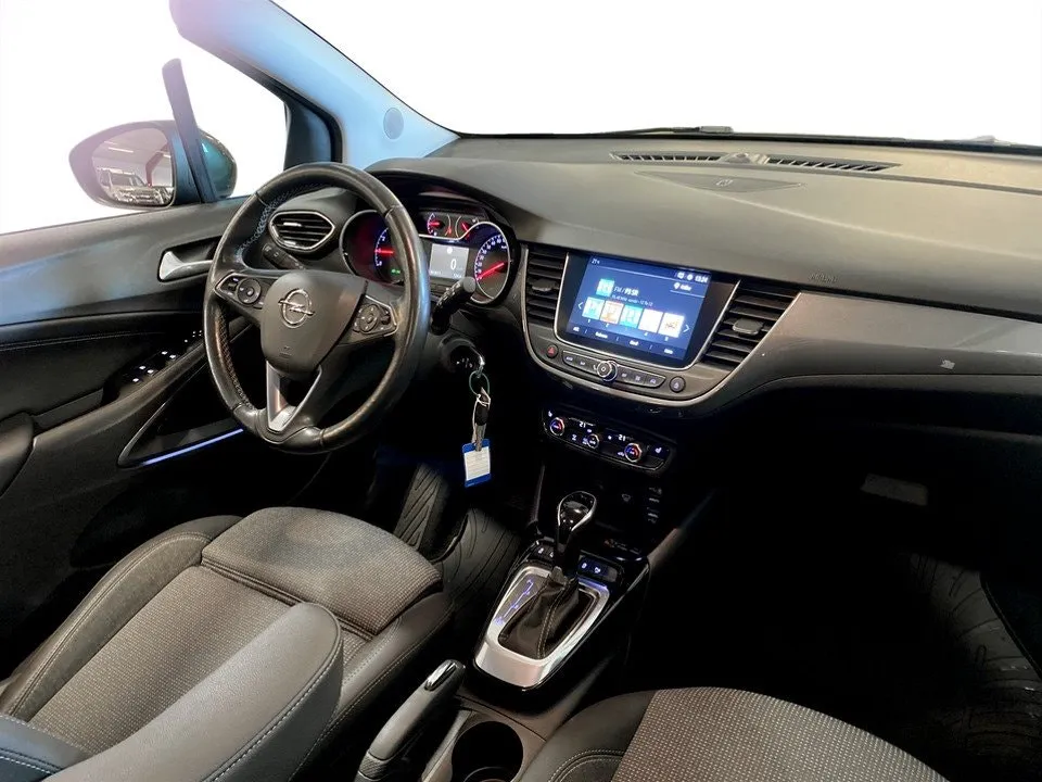 Vehicle image 10