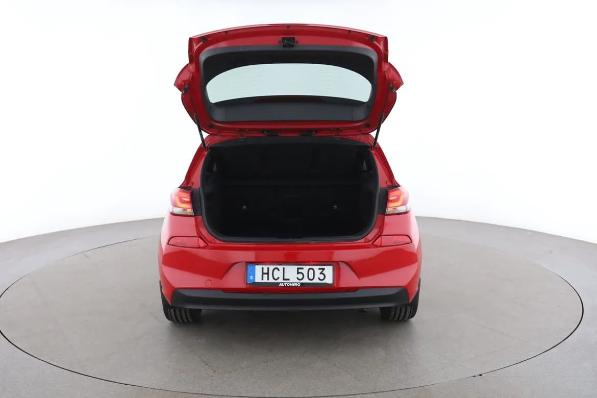 Vehicle image 16
