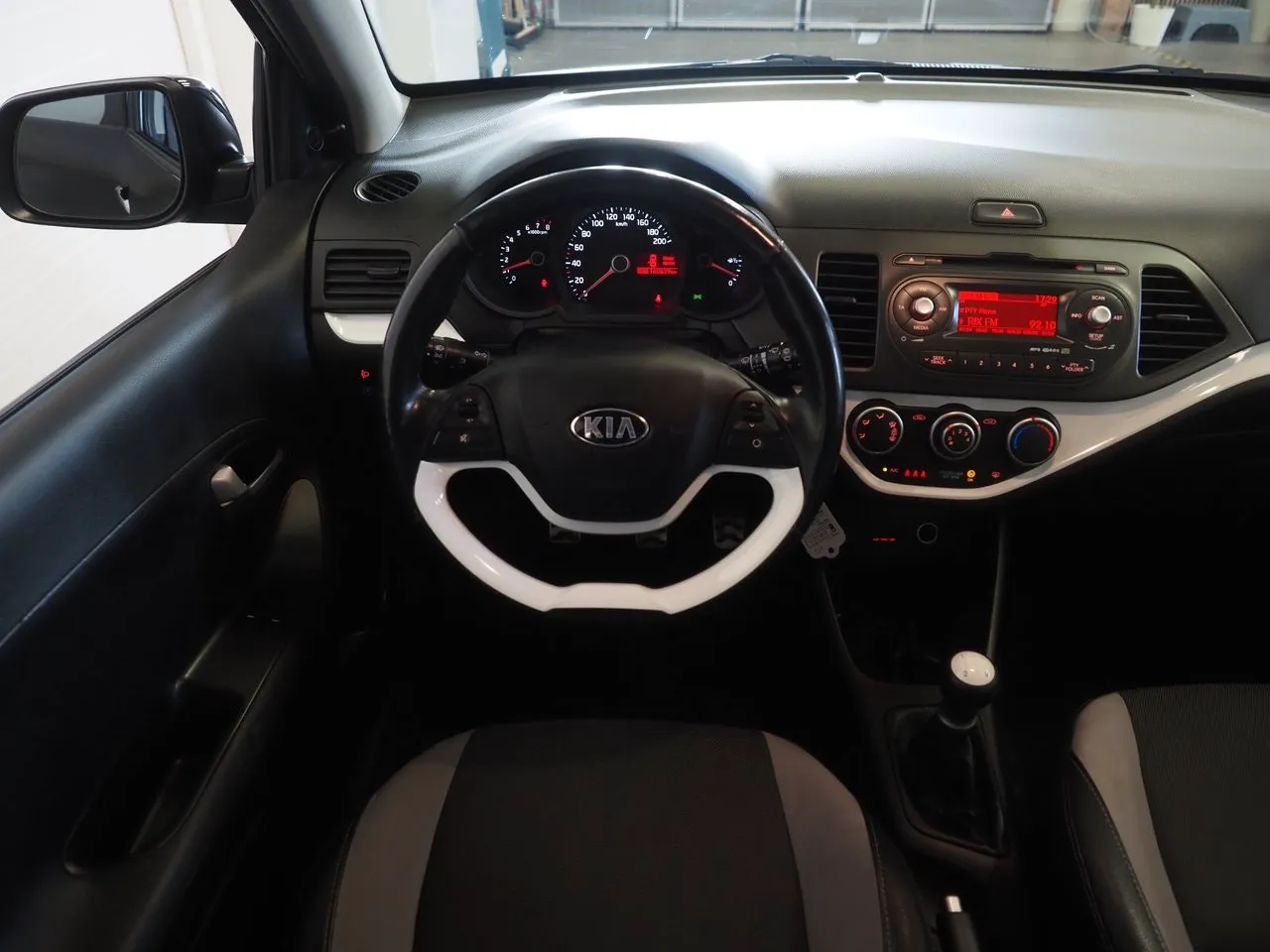 Vehicle image 14