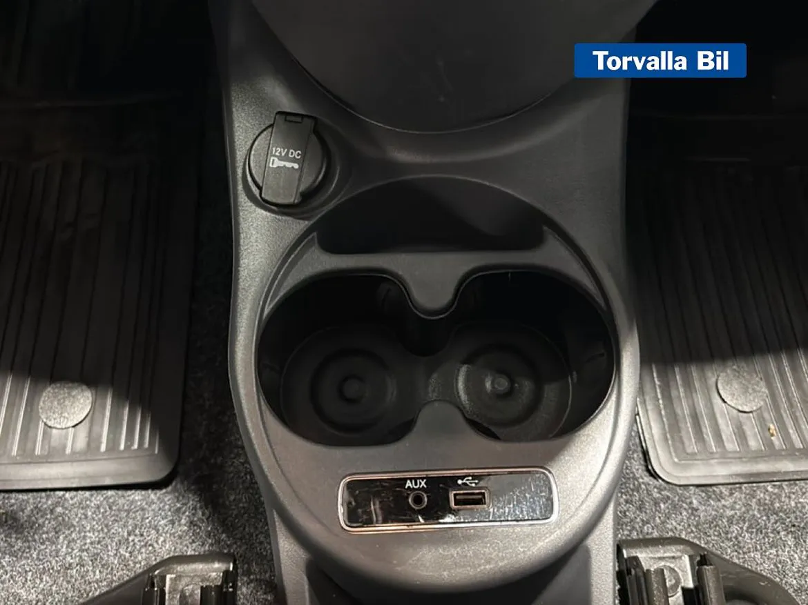 Vehicle image 14