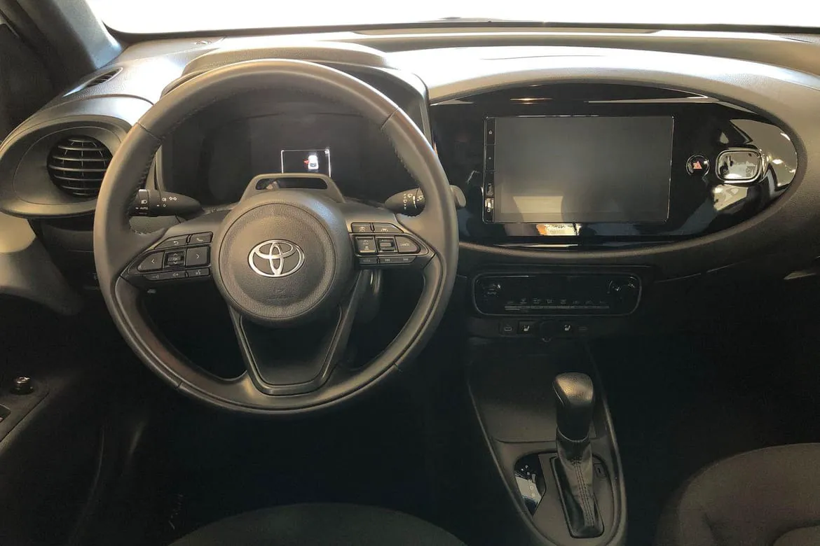 Vehicle image 9