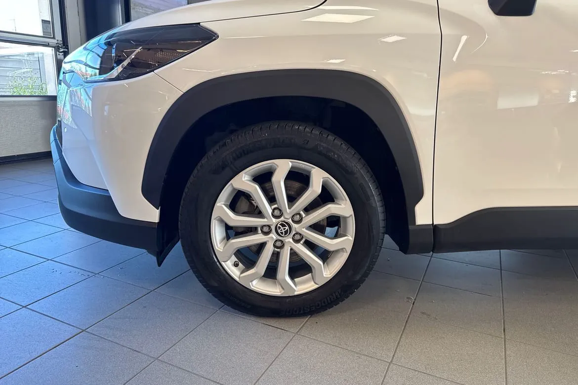 Vehicle image 16
