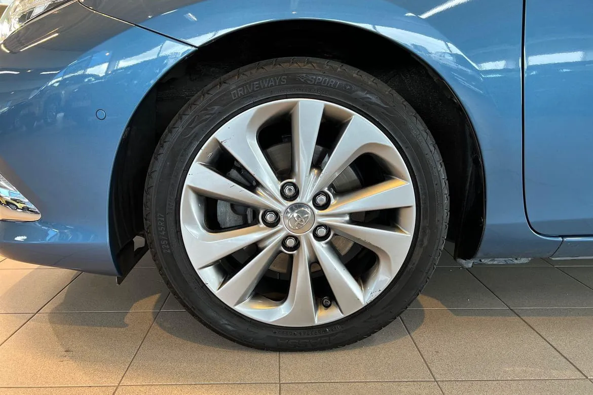 Vehicle image 16