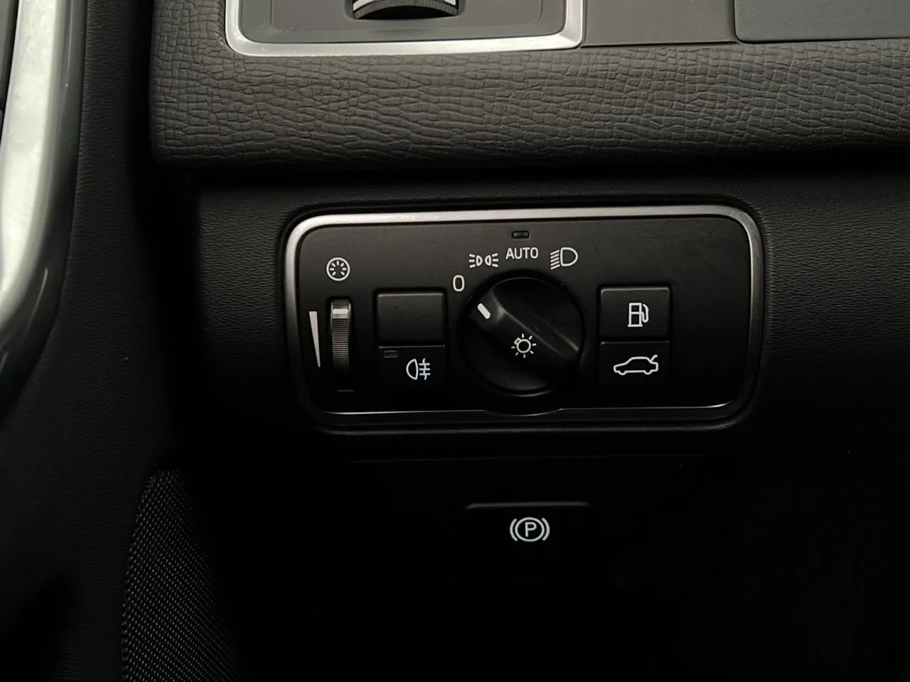 Vehicle image 26