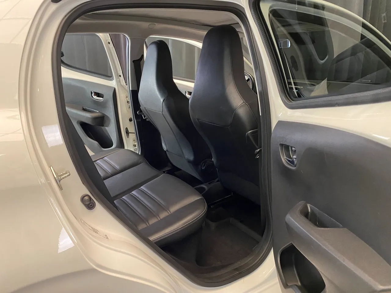 Vehicle image 35