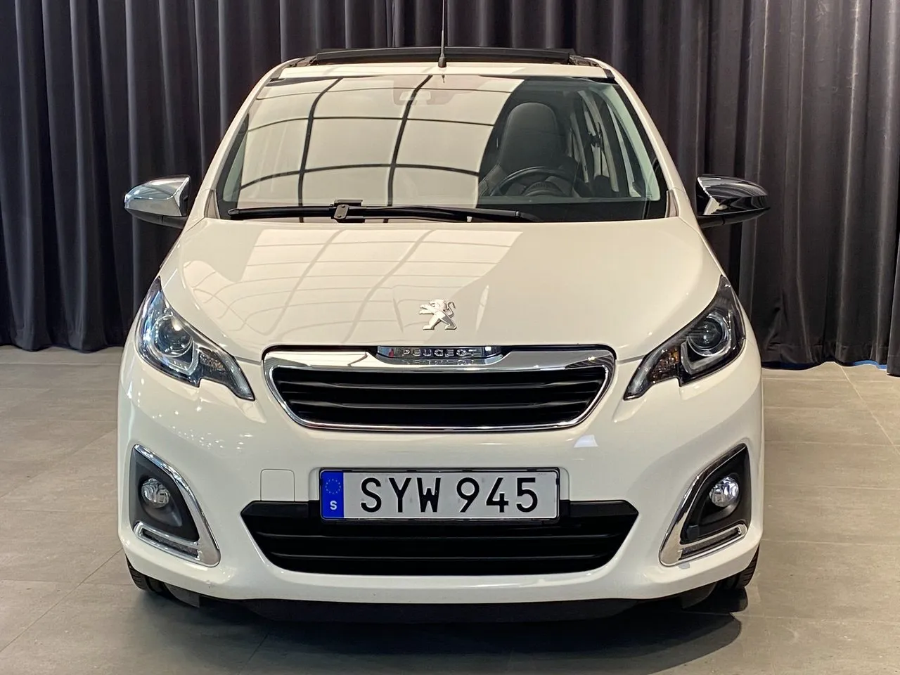 Vehicle image 3