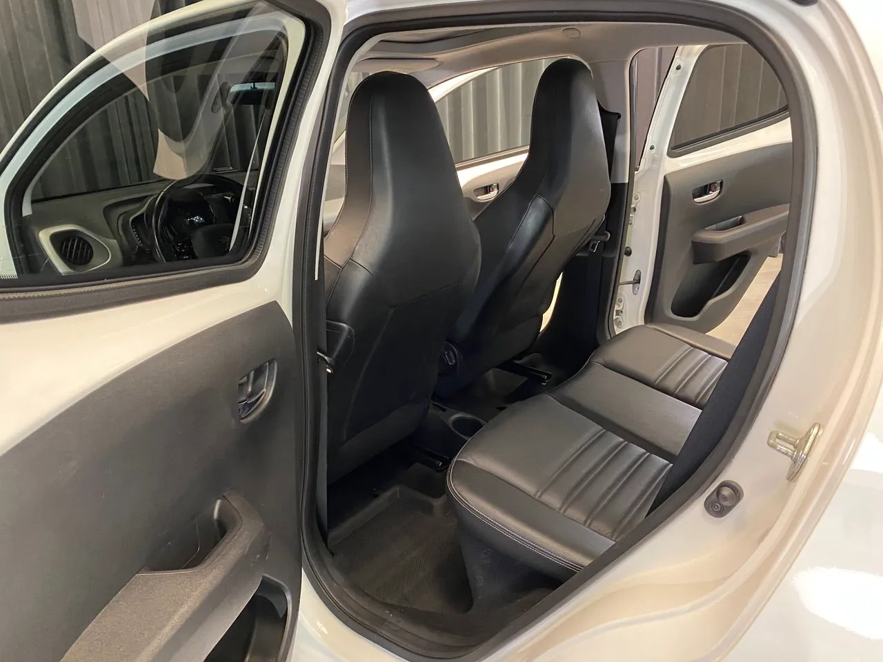 Vehicle image 31