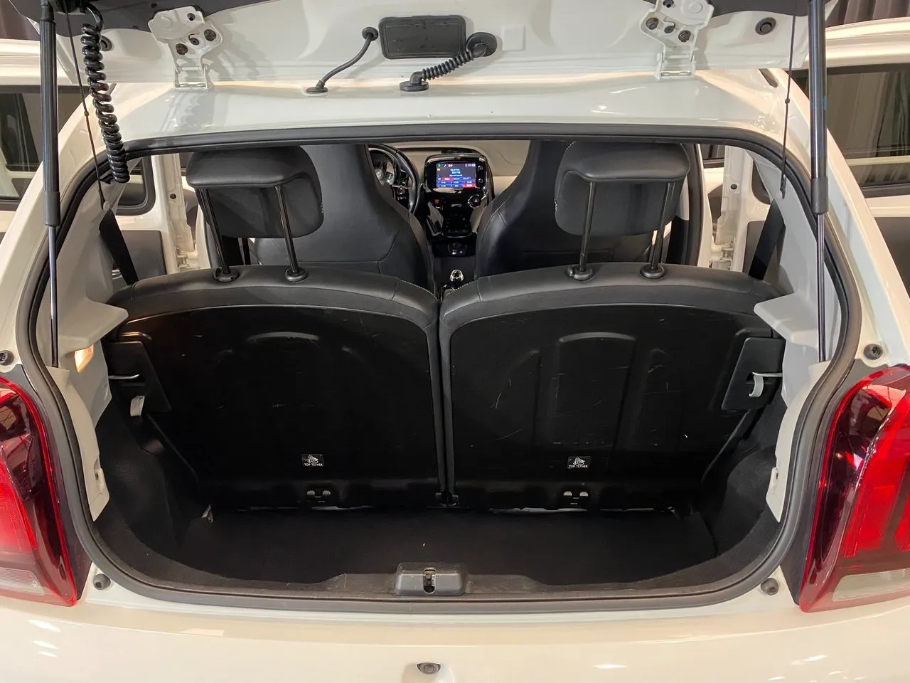 Vehicle image 33