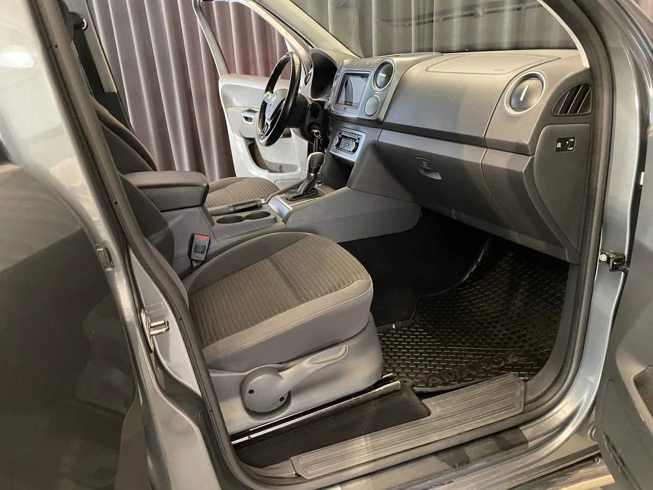 Vehicle image 32