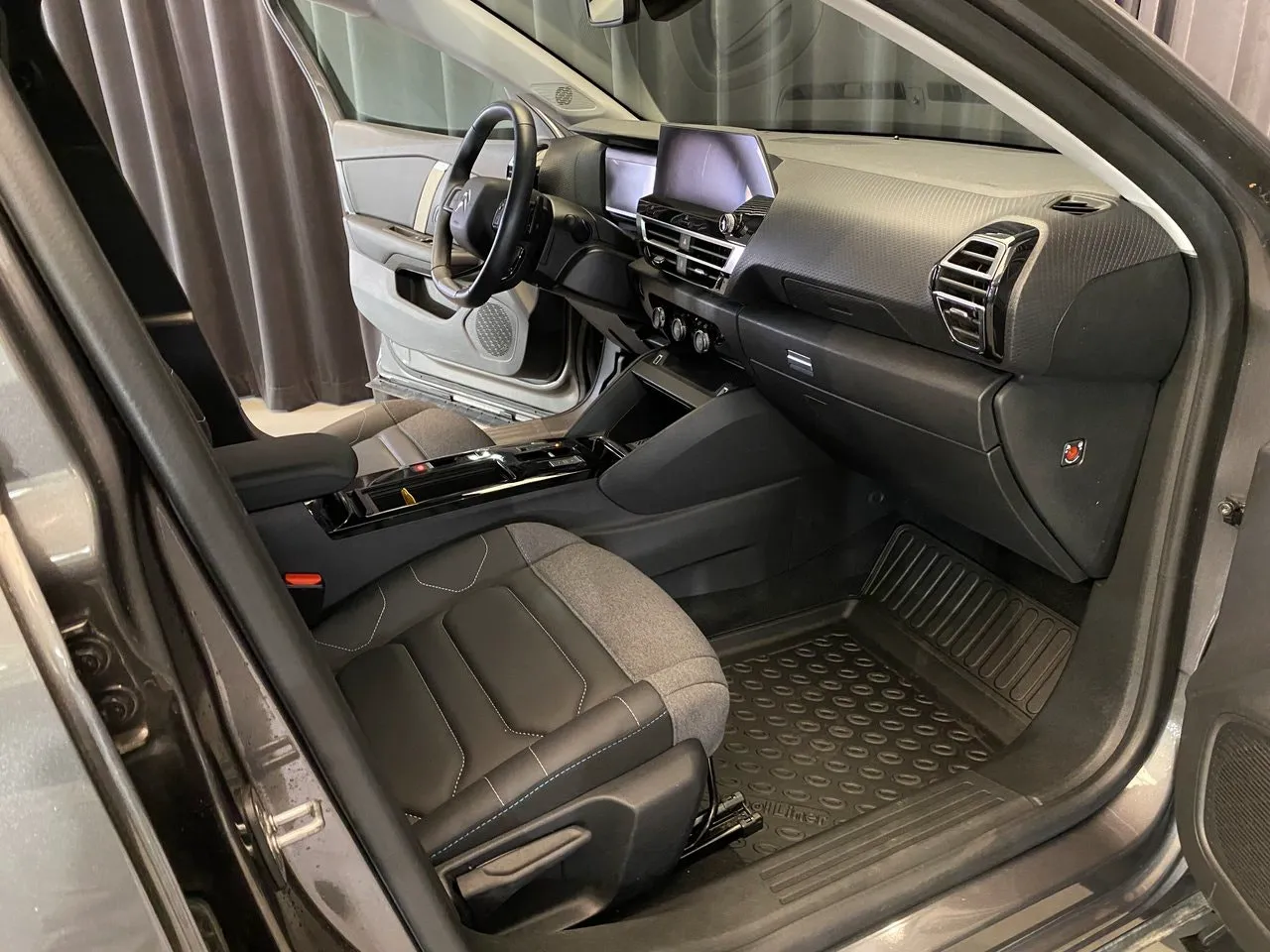Vehicle image 24
