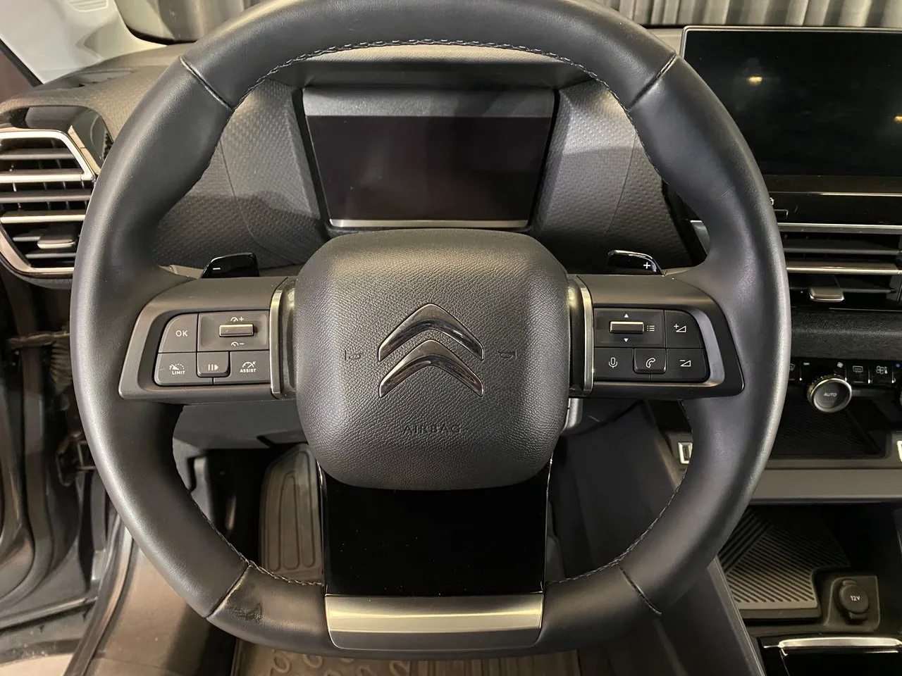 Vehicle image 27