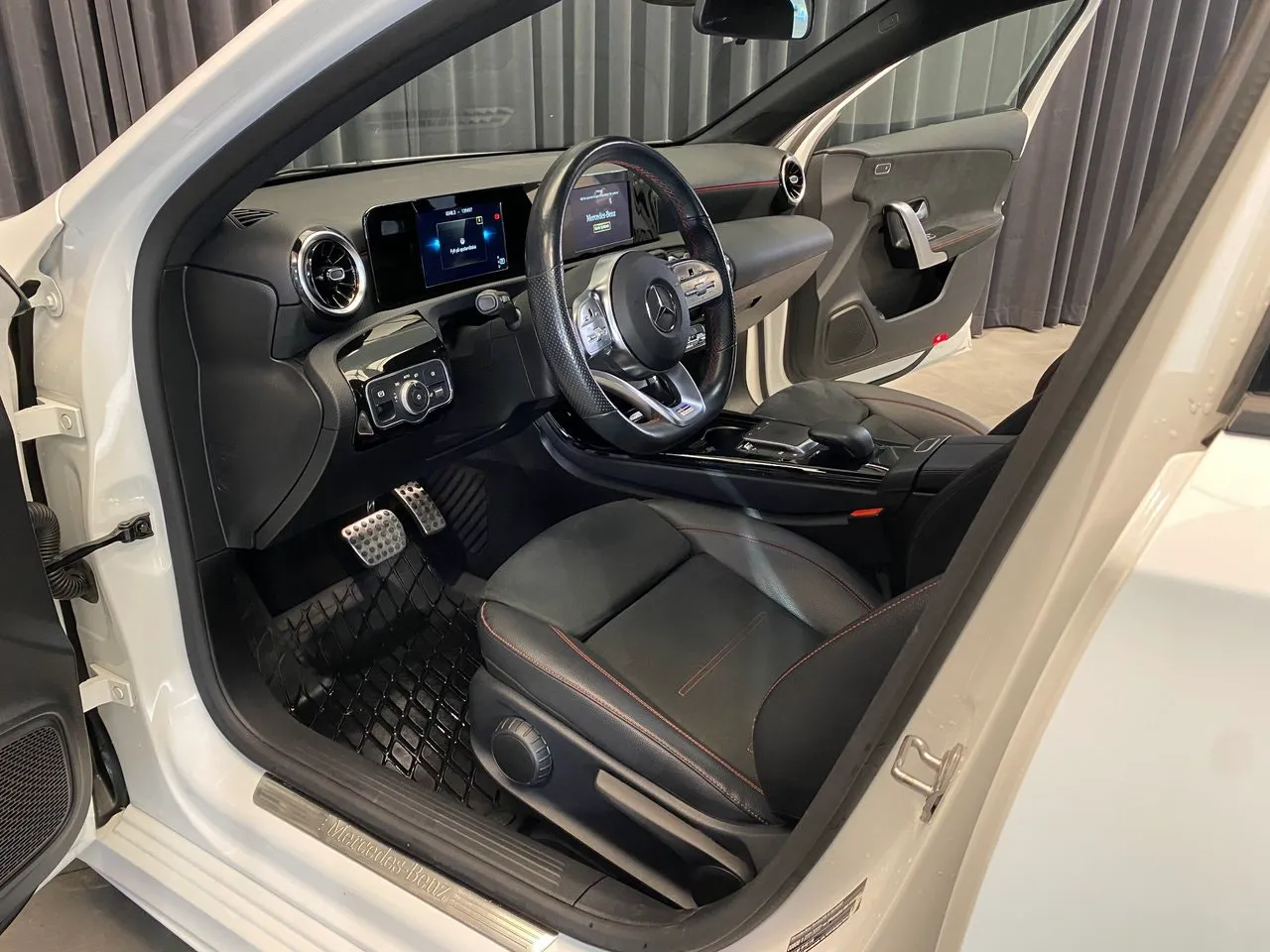 Vehicle image 19