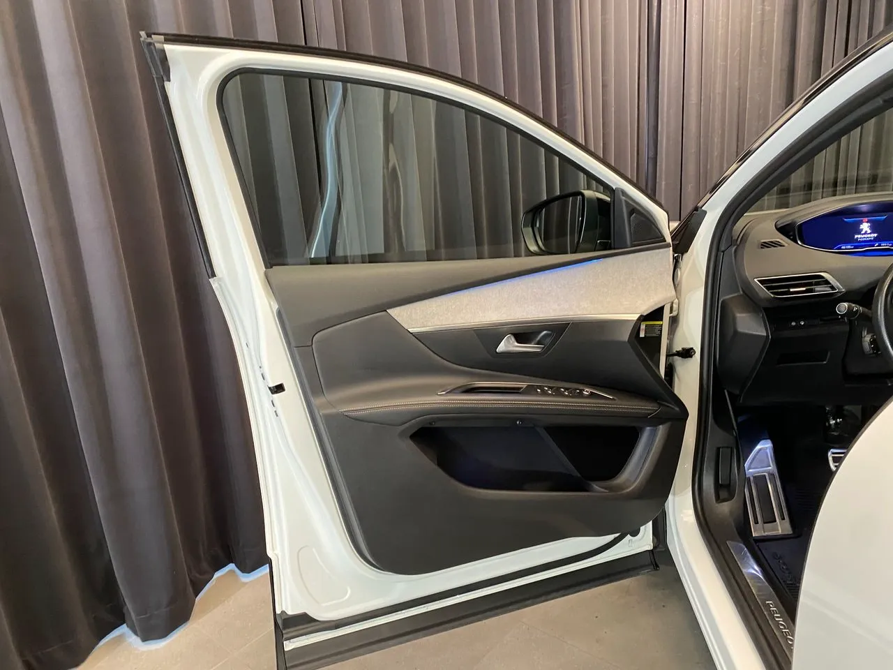 Vehicle image 23
