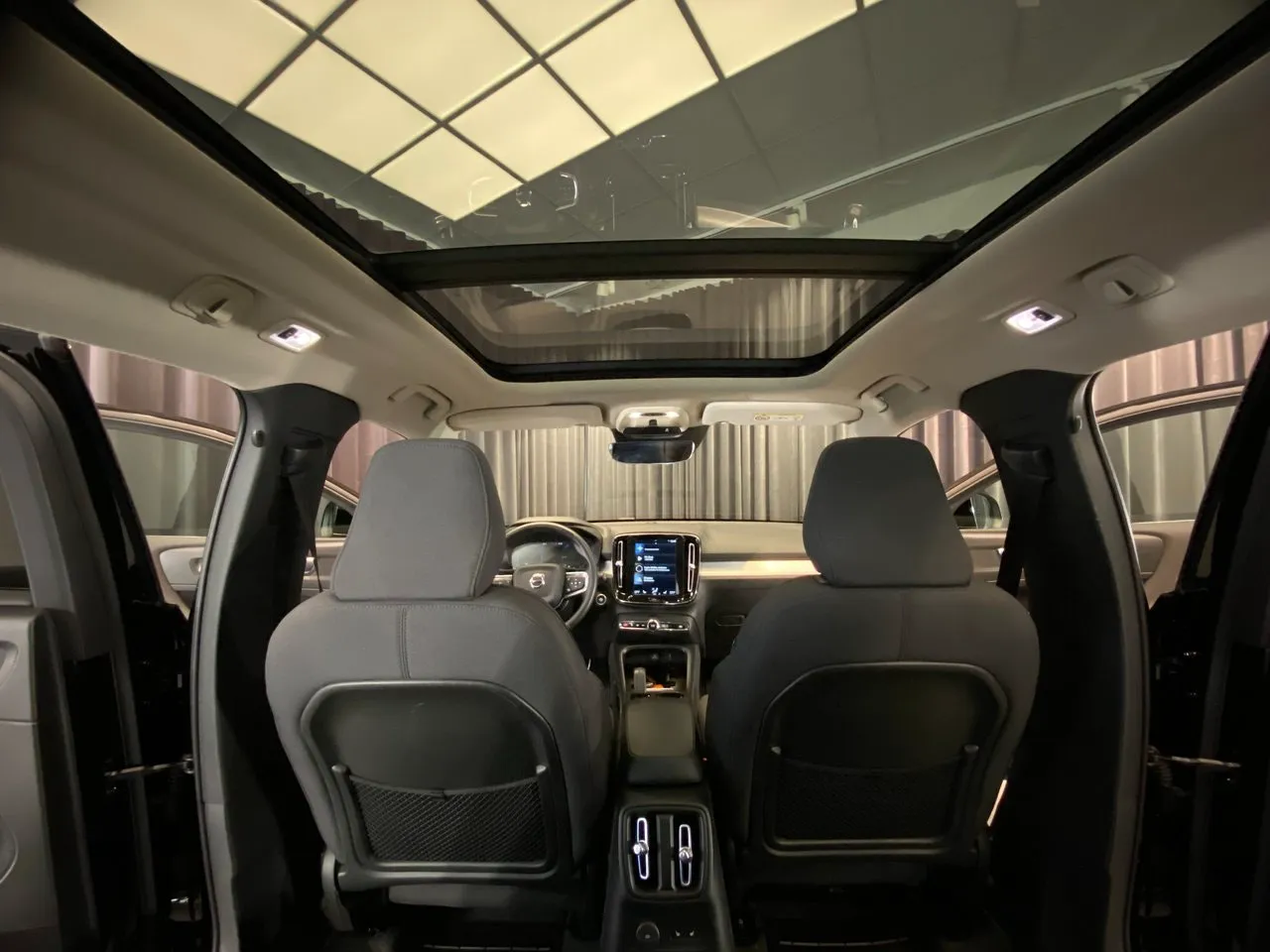 Vehicle image 18