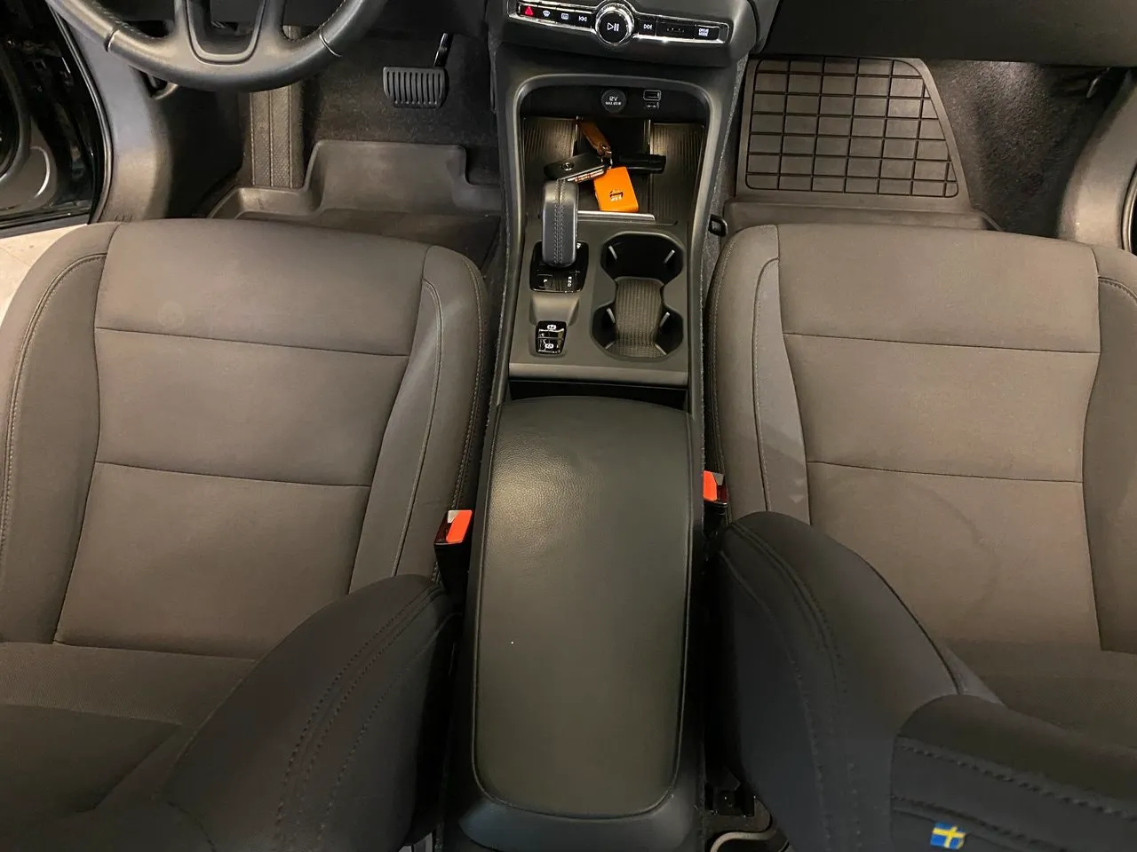 Vehicle image 24